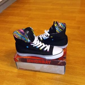 Multicolored UNIONBAY Splat-G Shoes. Size 4.